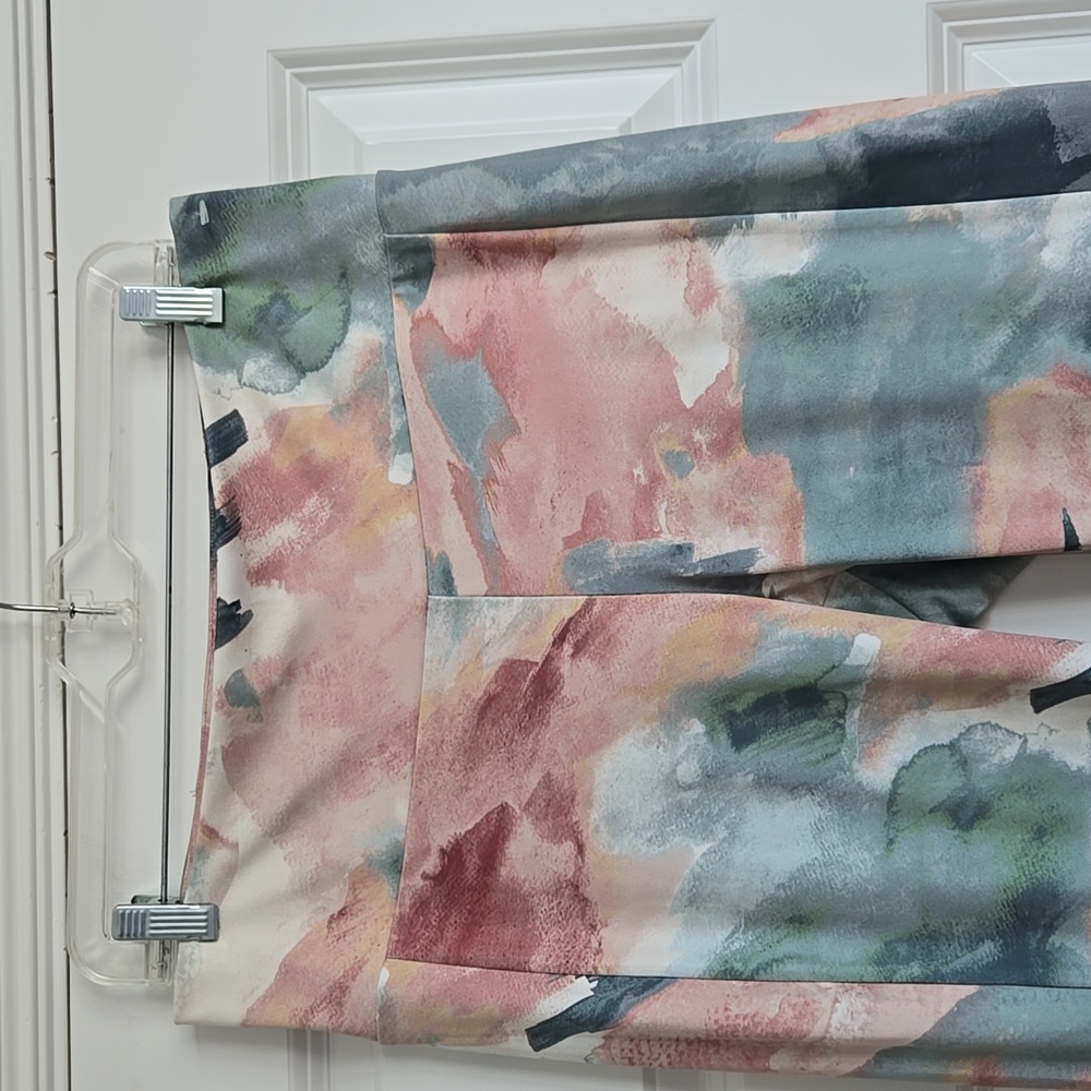 Abstract Patterned Leggings - Picture 2 of 7